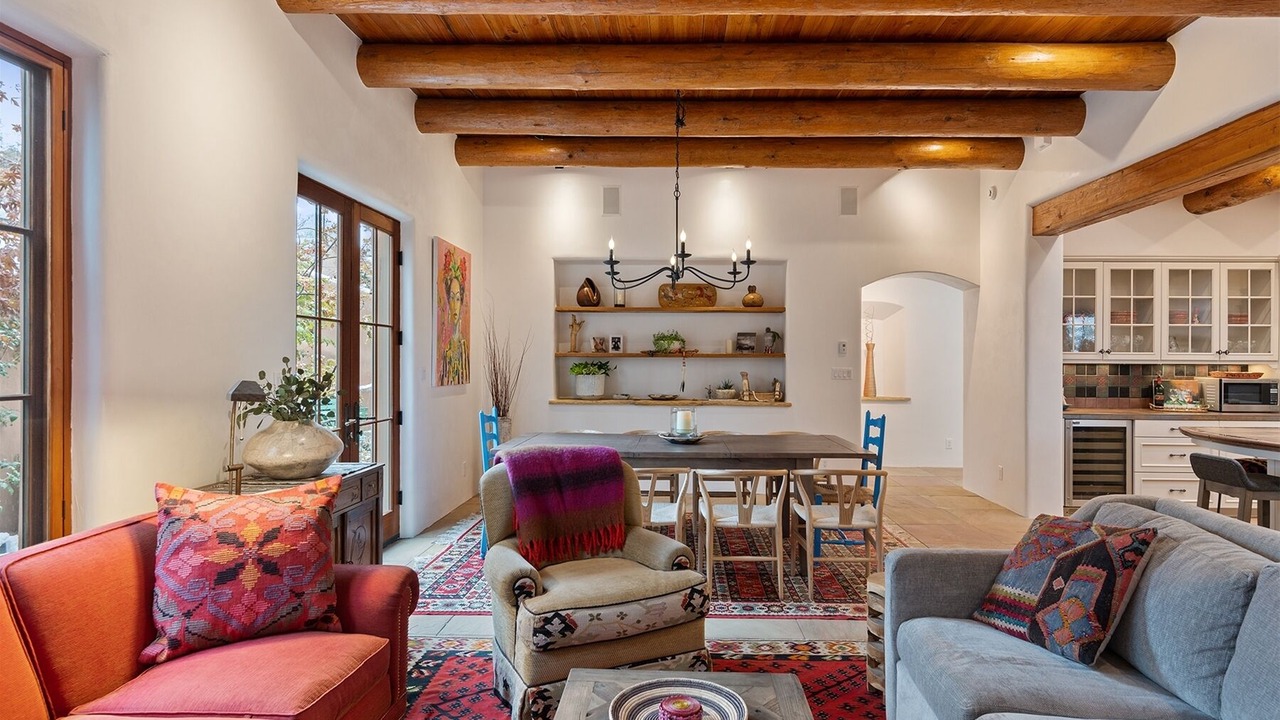 Photo of Livingroom in Historic Eastside