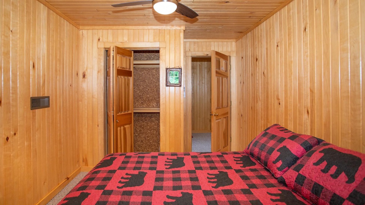 Photo of Bedroom in Grand Marais