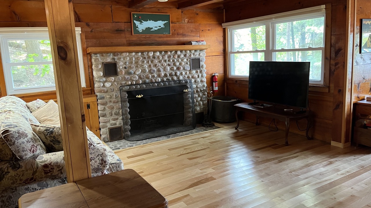 Photo of Livingroom in Town of Hermon