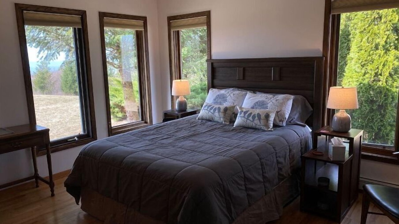 Photo of Bedroom in Northport