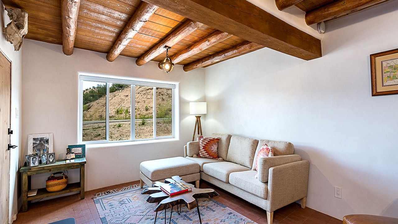 Photo of Livingroom in Chupadero