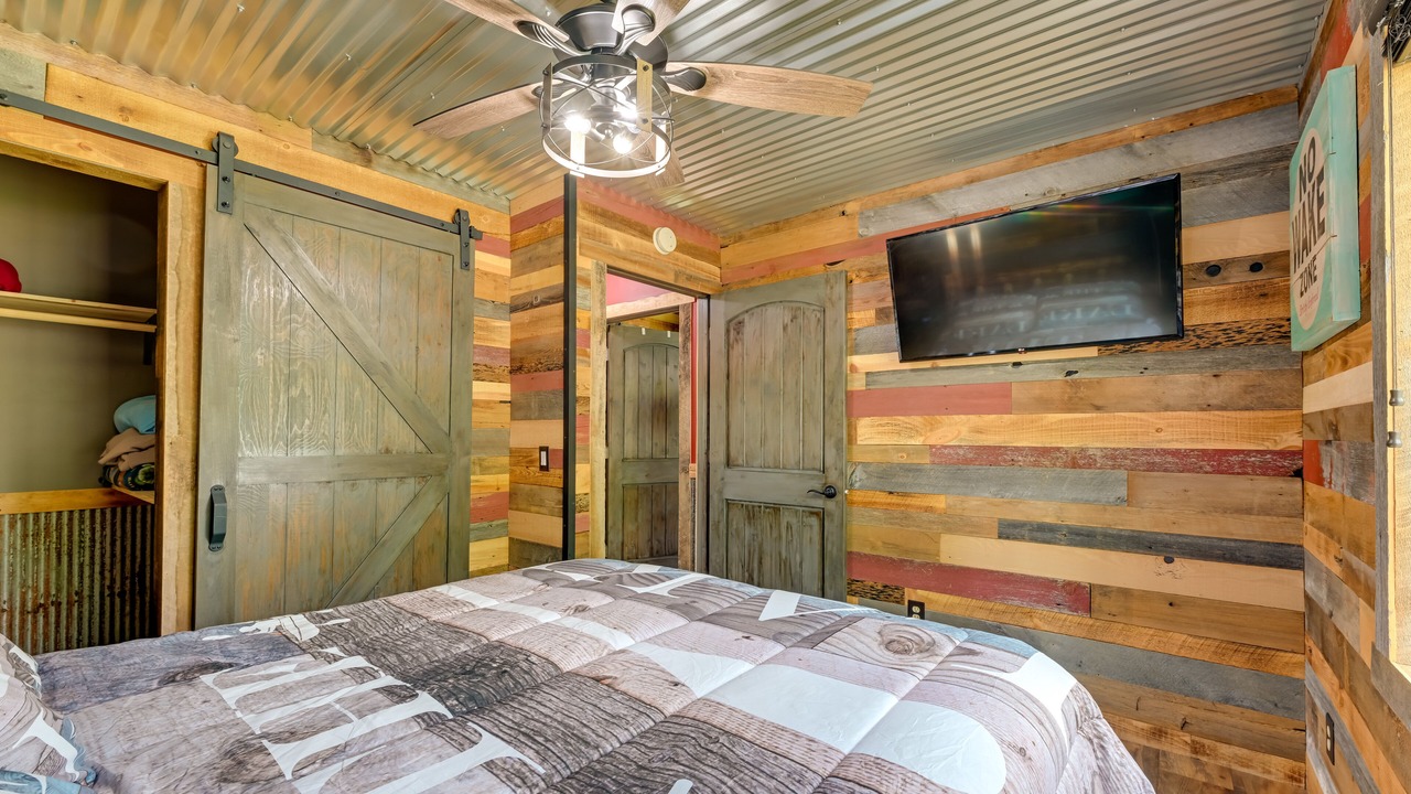 Photo of Bedroom in Holcombe