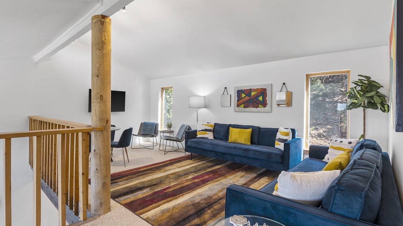 Photo of Livingroom in North Hills