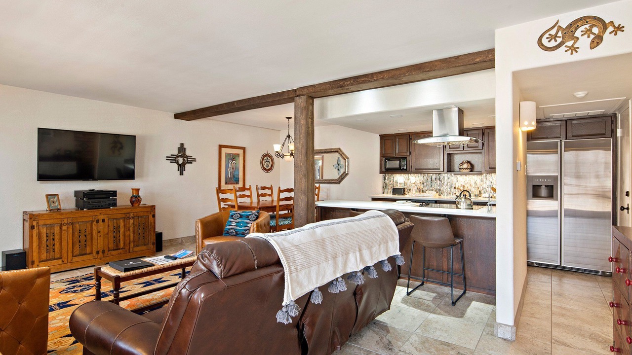 Photo of Livingroom in Northeast Santa Fe