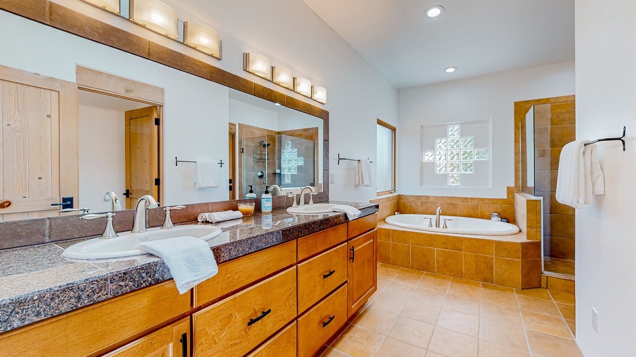 Photo of Bathroom in Canoncito
