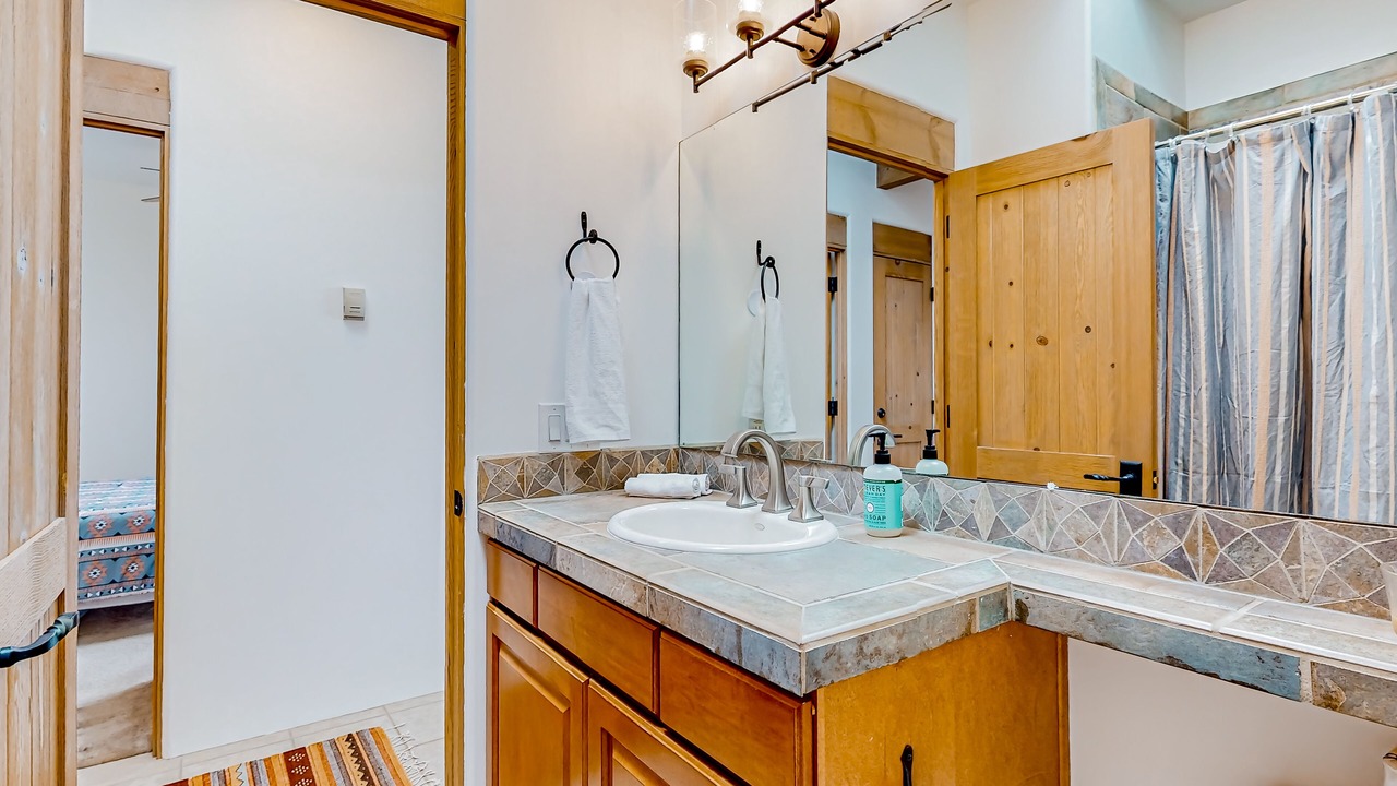 Photo of Bathroom in Canoncito