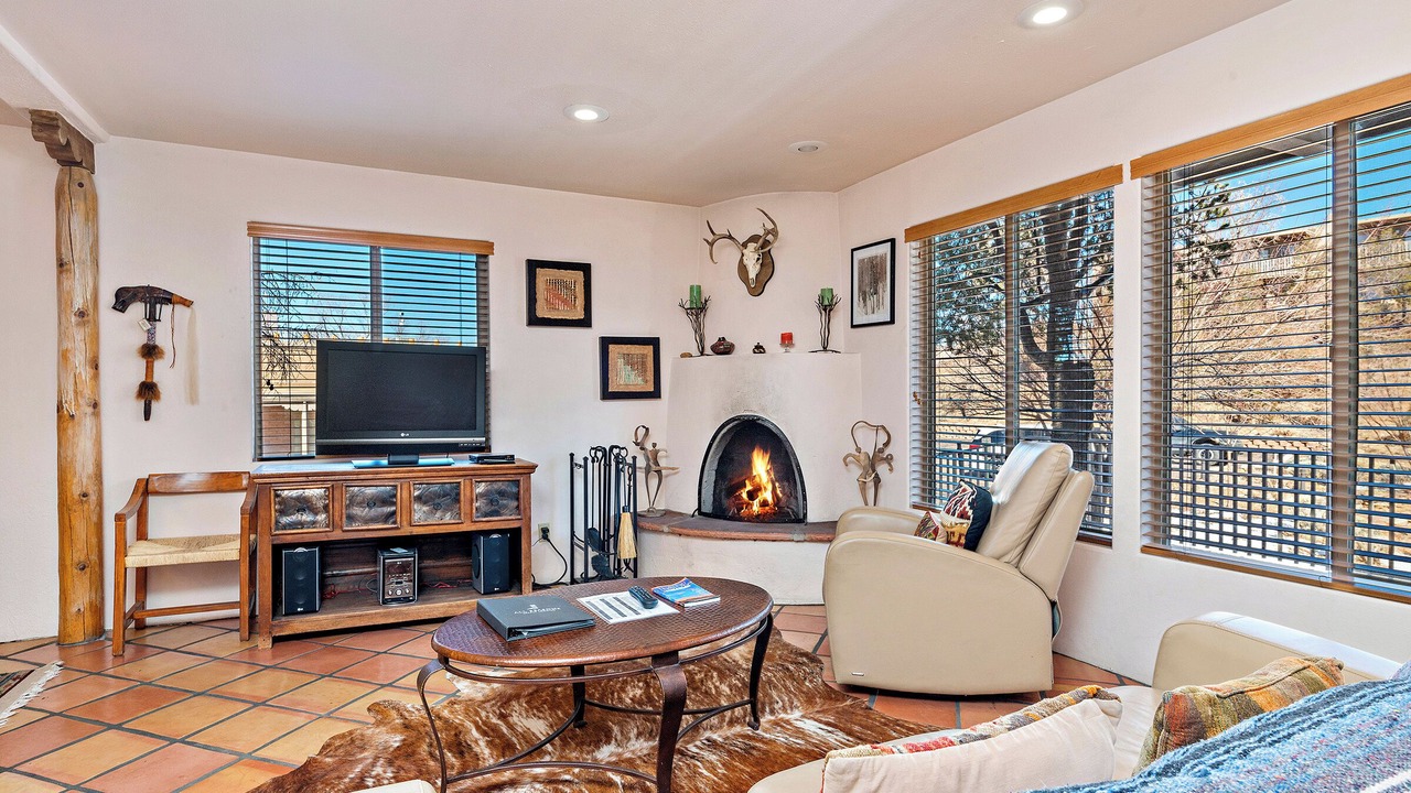 Photo of Livingroom in Northeast Santa Fe