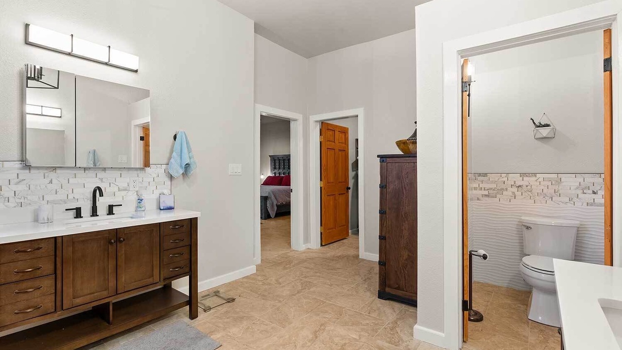 Photo of Bathroom in Canoncito