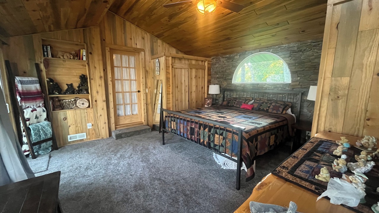 Photo of Bedroom in Lake Shore