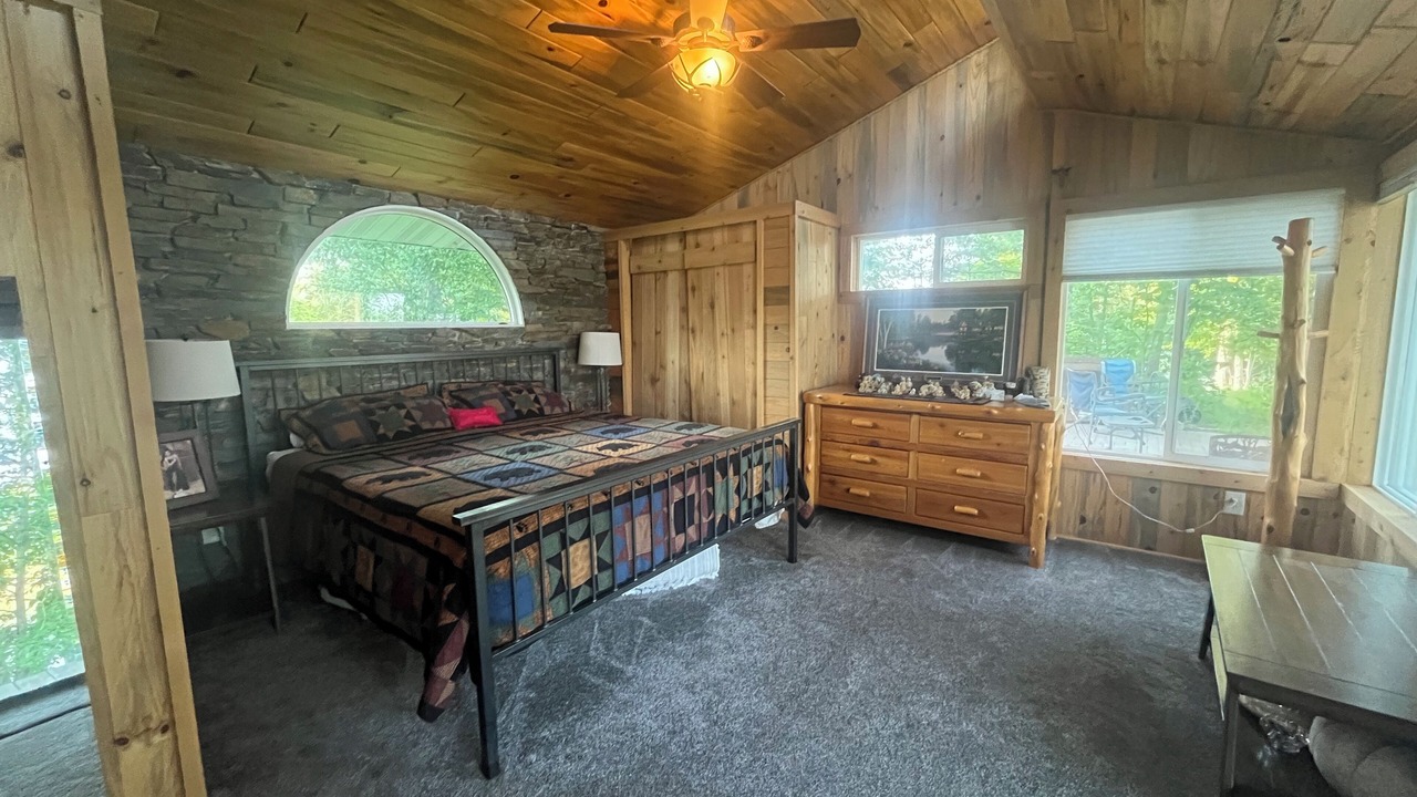 Photo of Bedroom in Lake Shore