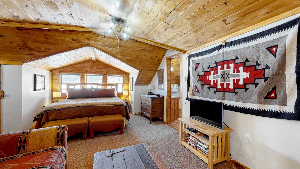 Photo of Bedroom in South Fork