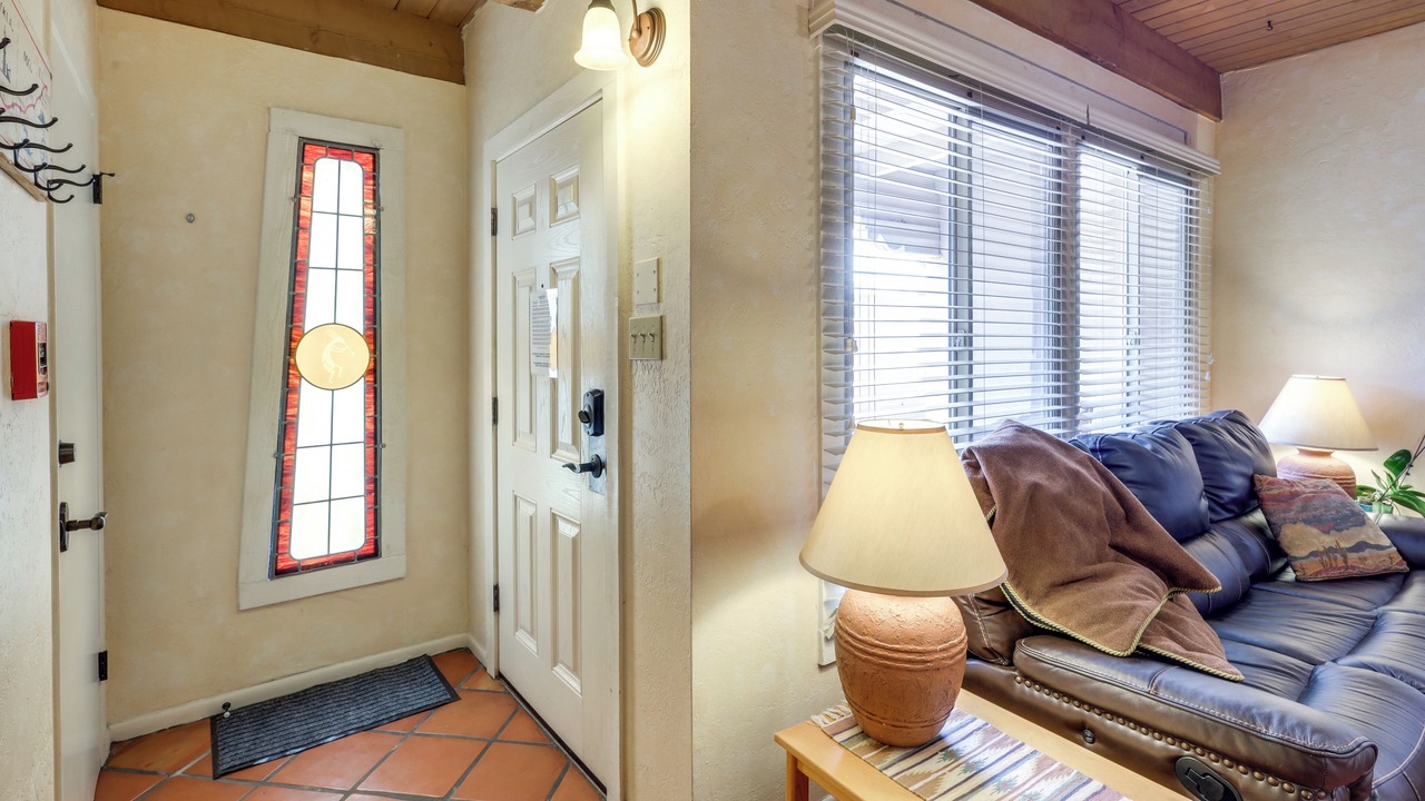 Photo of Livingroom in Northeast Santa Fe