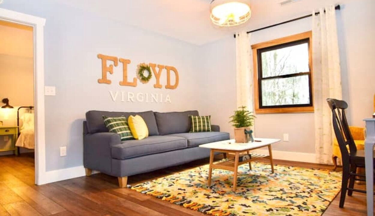 Photo of Livingroom in Floyd