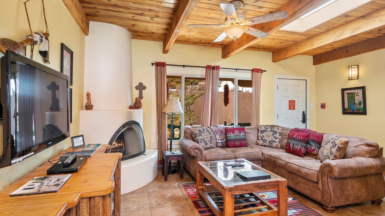 Photo of Livingroom in Northeast Santa Fe