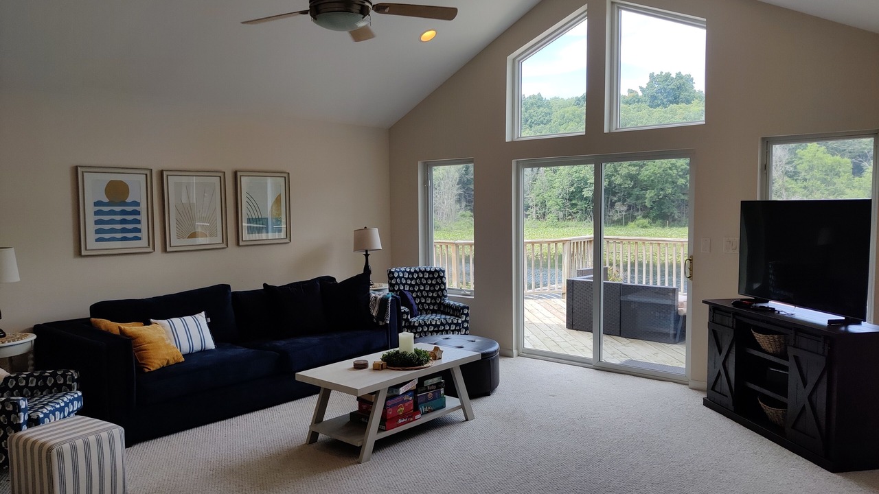 Photo of Livingroom in Delton