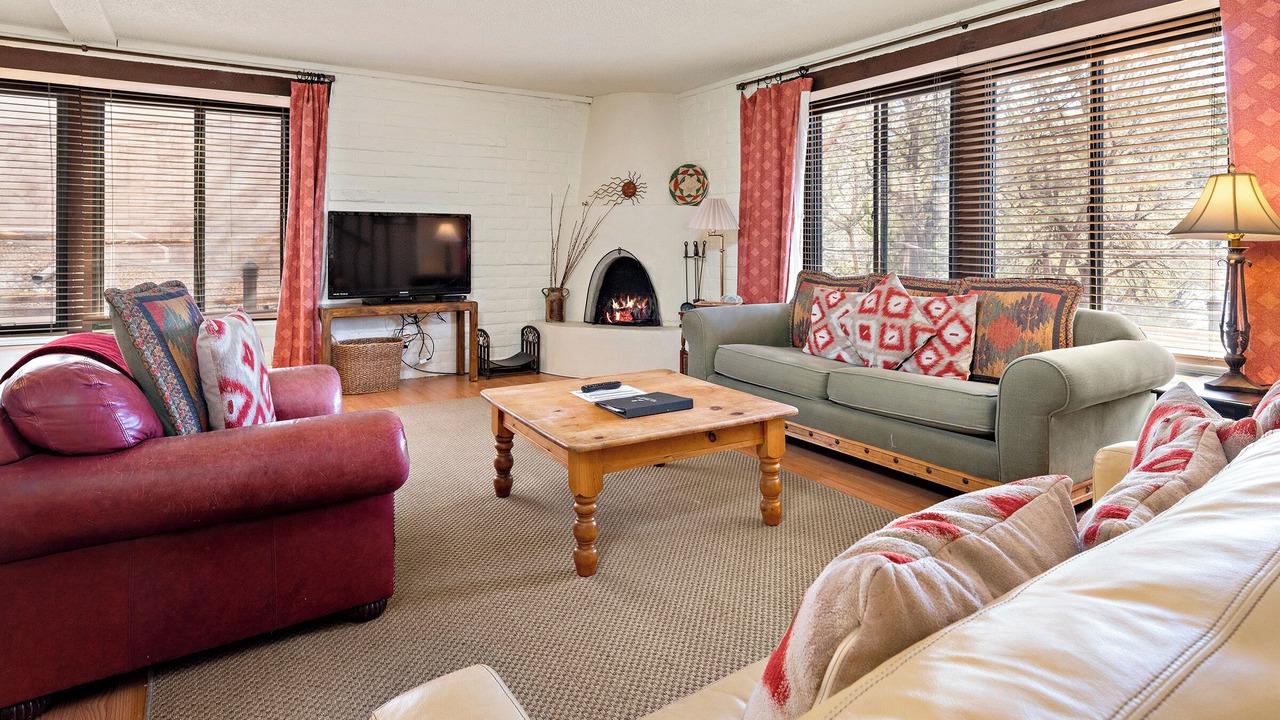 Photo of Livingroom in Northeast Santa Fe