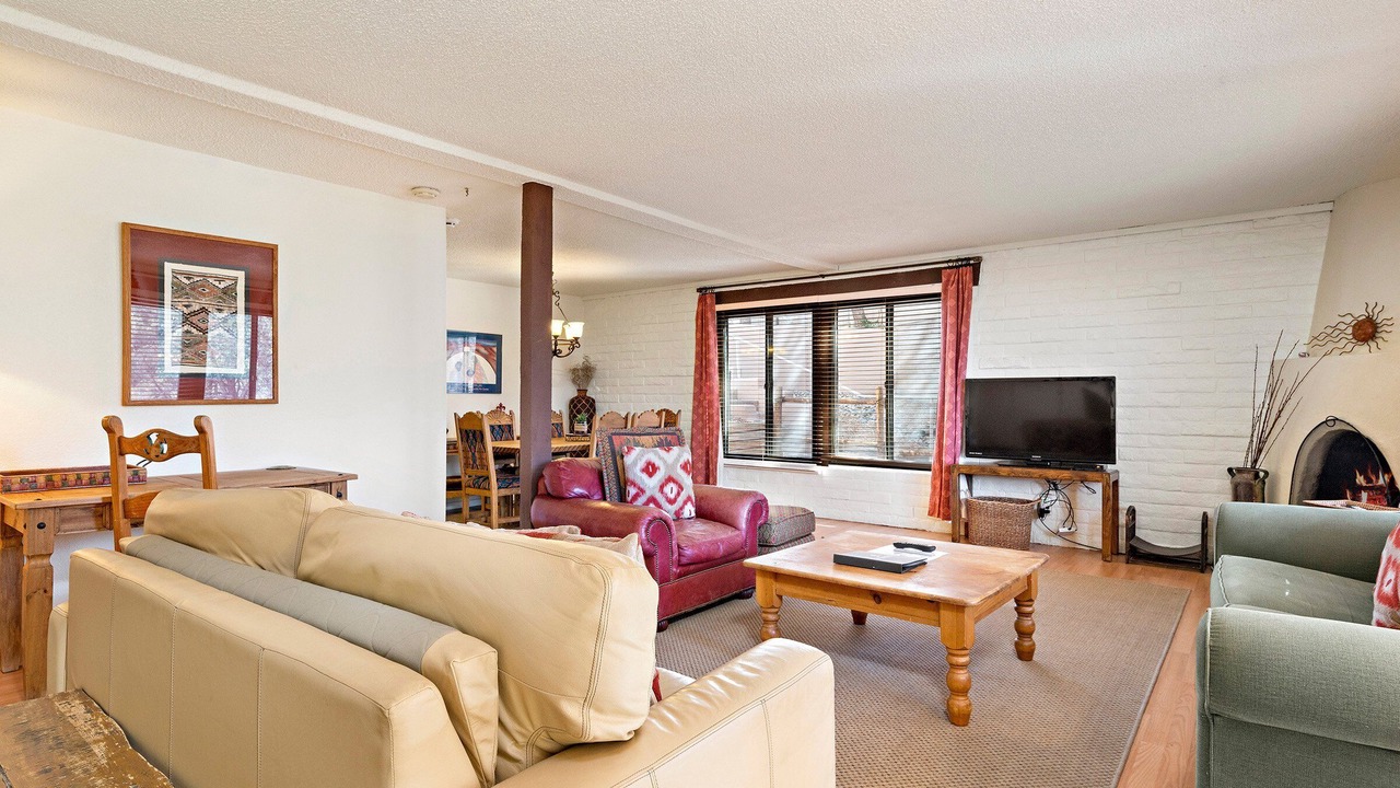 Photo of Livingroom in Northeast Santa Fe