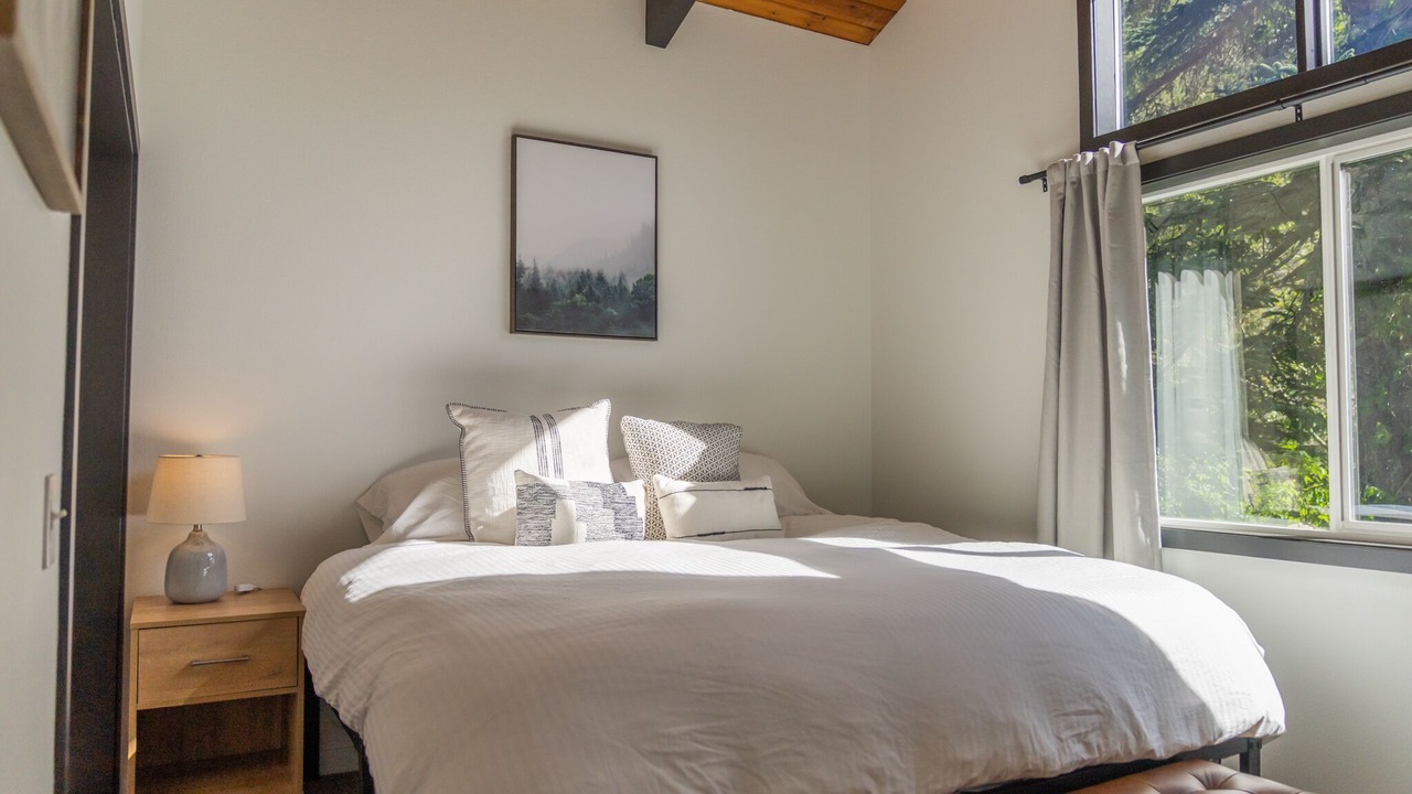 Photo of Bedroom in Waldport