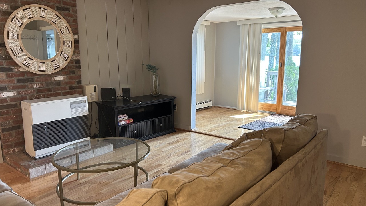 Photo of Livingroom in Coventry Lake
