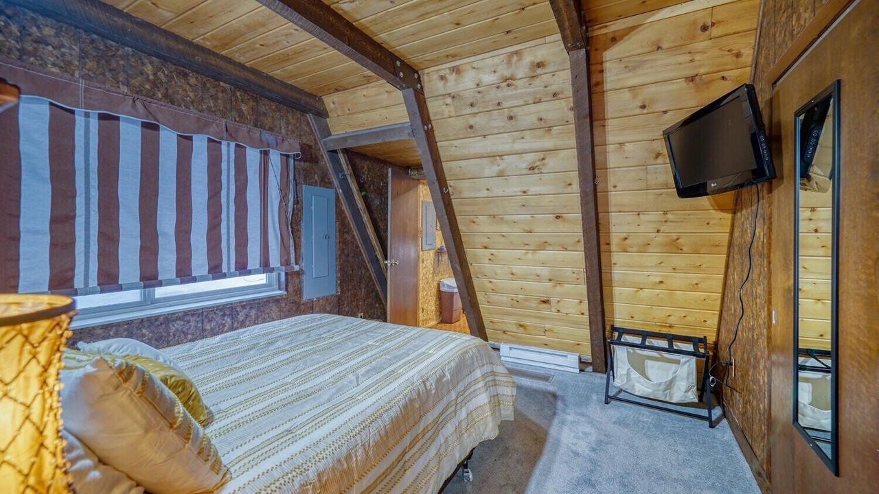 Photo of Bedroom in Garfield