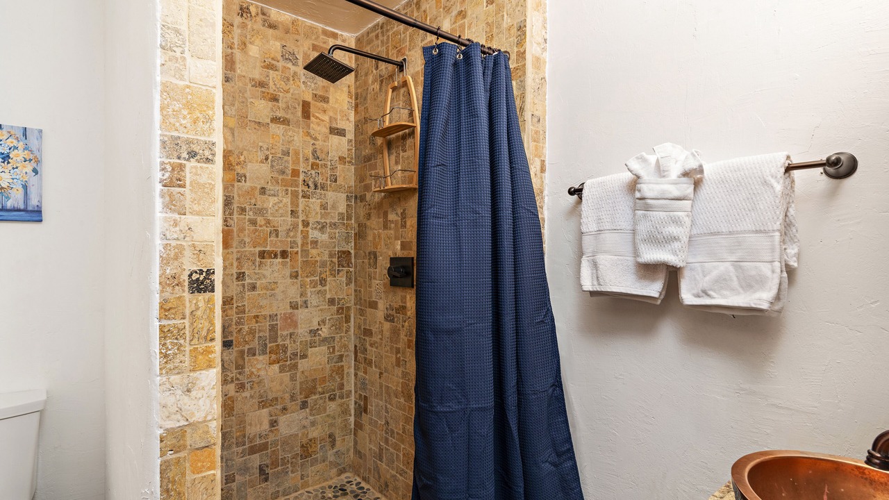 Photo of Bathroom in Canoncito