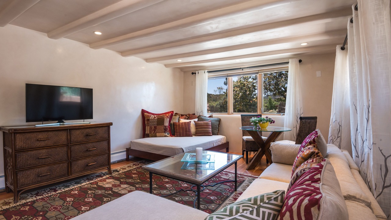 Photo of Livingroom in Historic Eastside