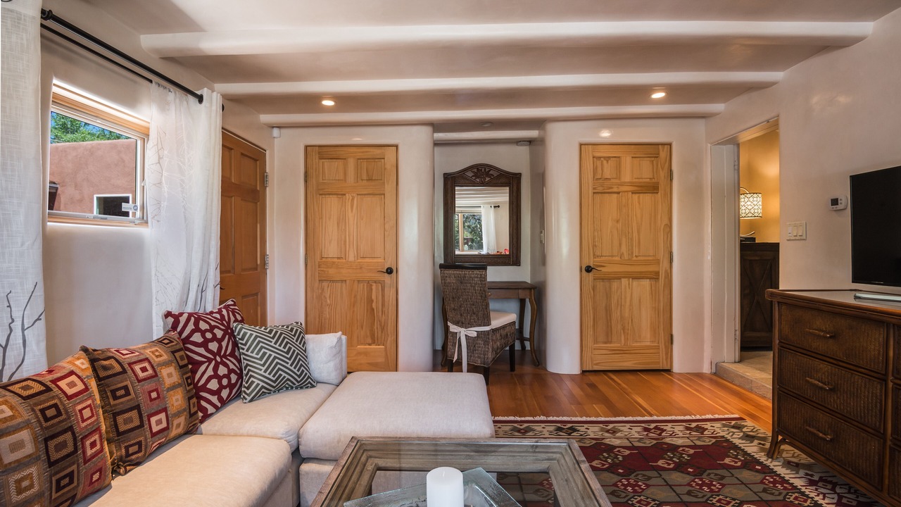 Photo of Livingroom in Historic Eastside