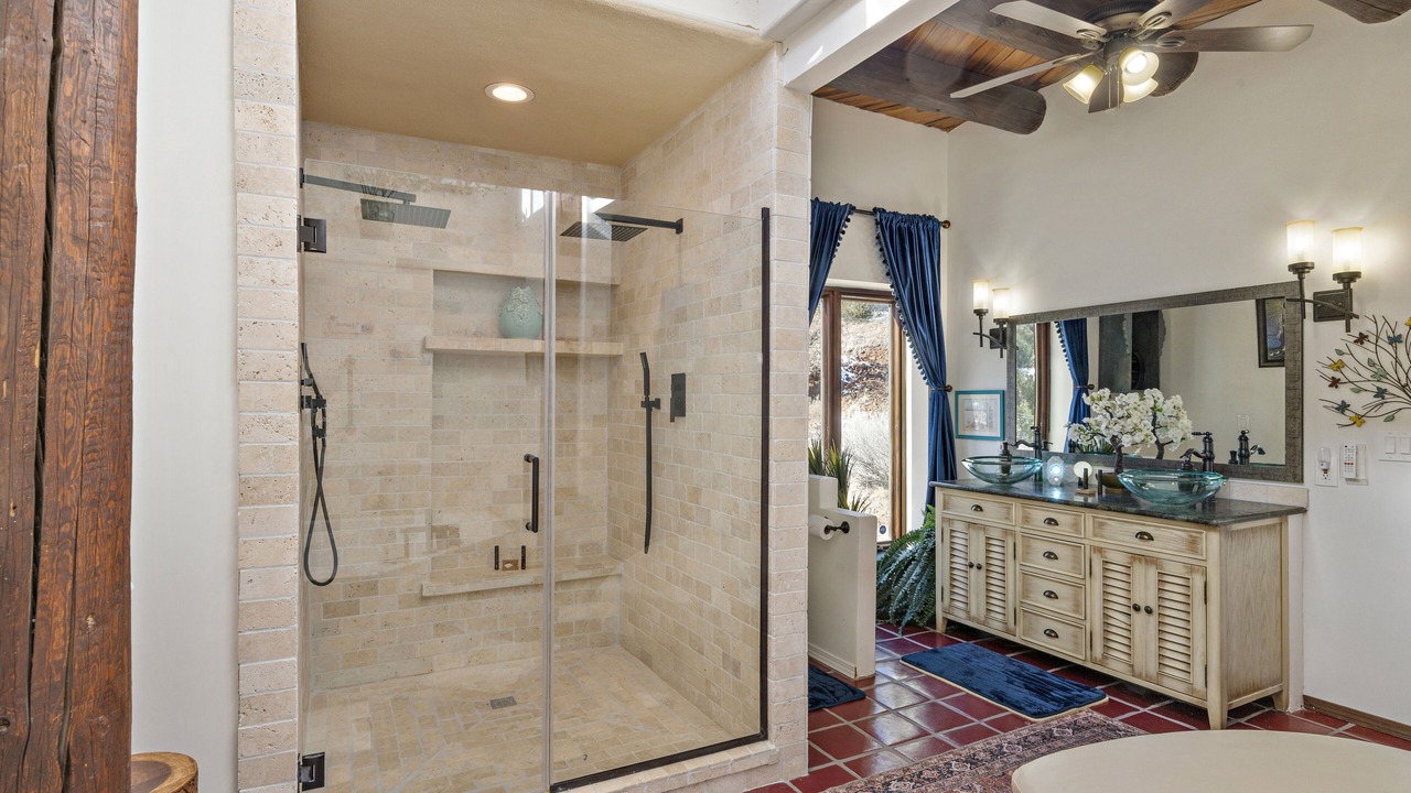 Photo of Bathroom in Canoncito