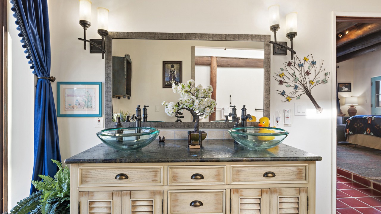 Photo of Bathroom in Canoncito