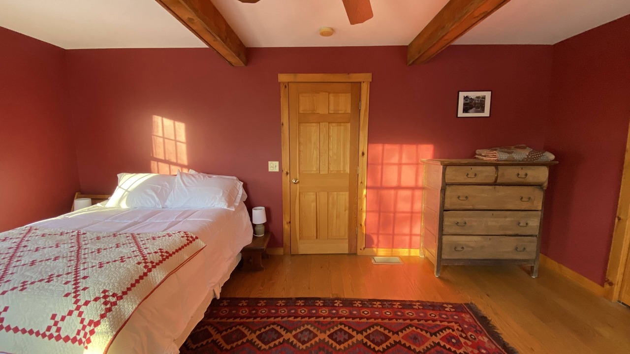 Photo of Bedroom in Roxbury