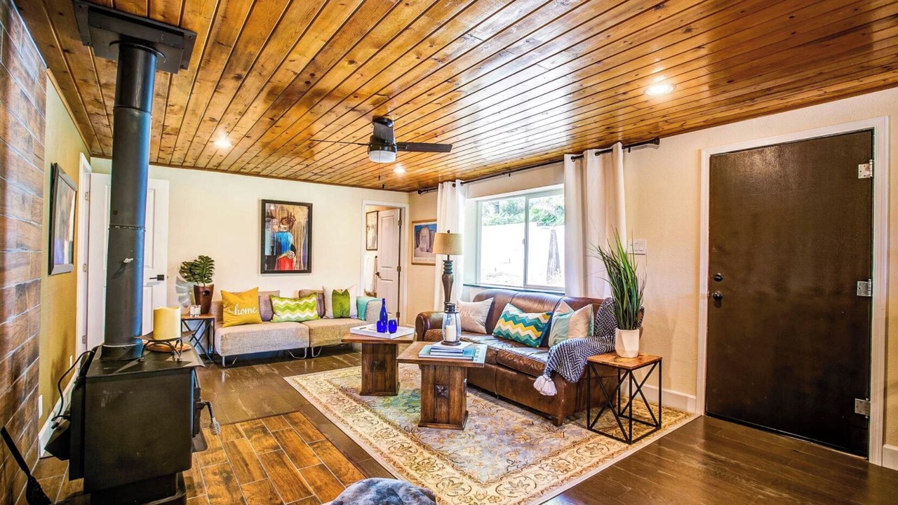 Photo of Livingroom in Dixon