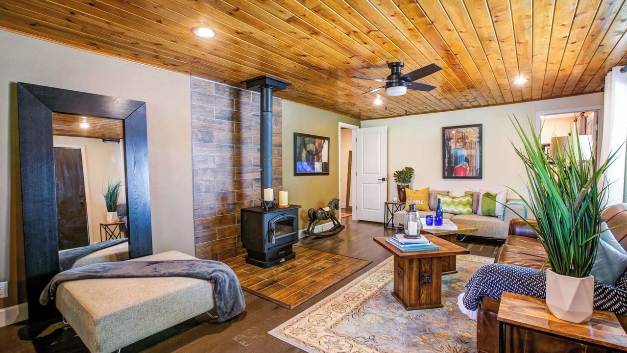 Photo of Livingroom in Dixon