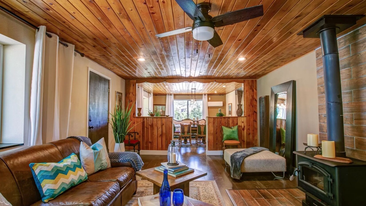 Photo of Livingroom in Dixon