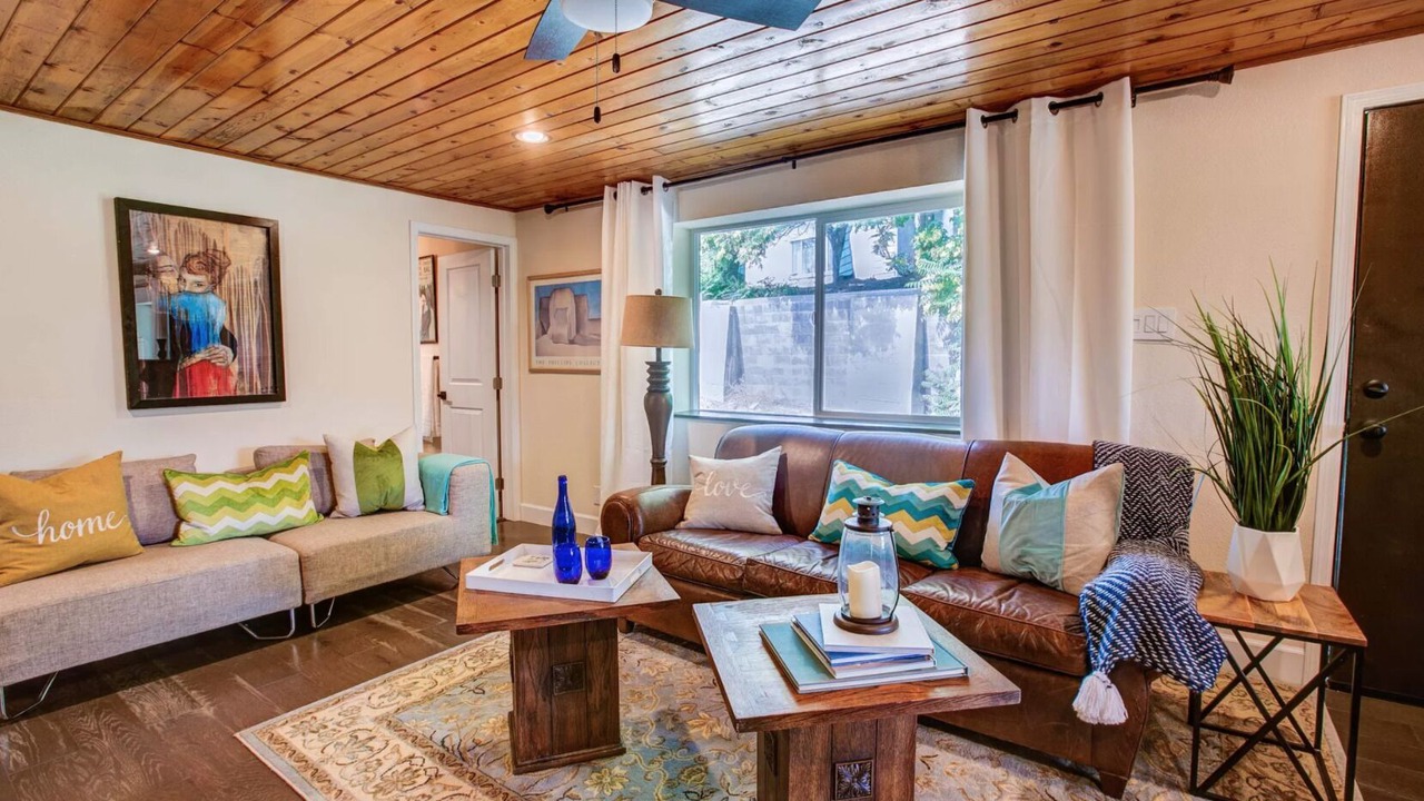 Photo of Livingroom in Dixon