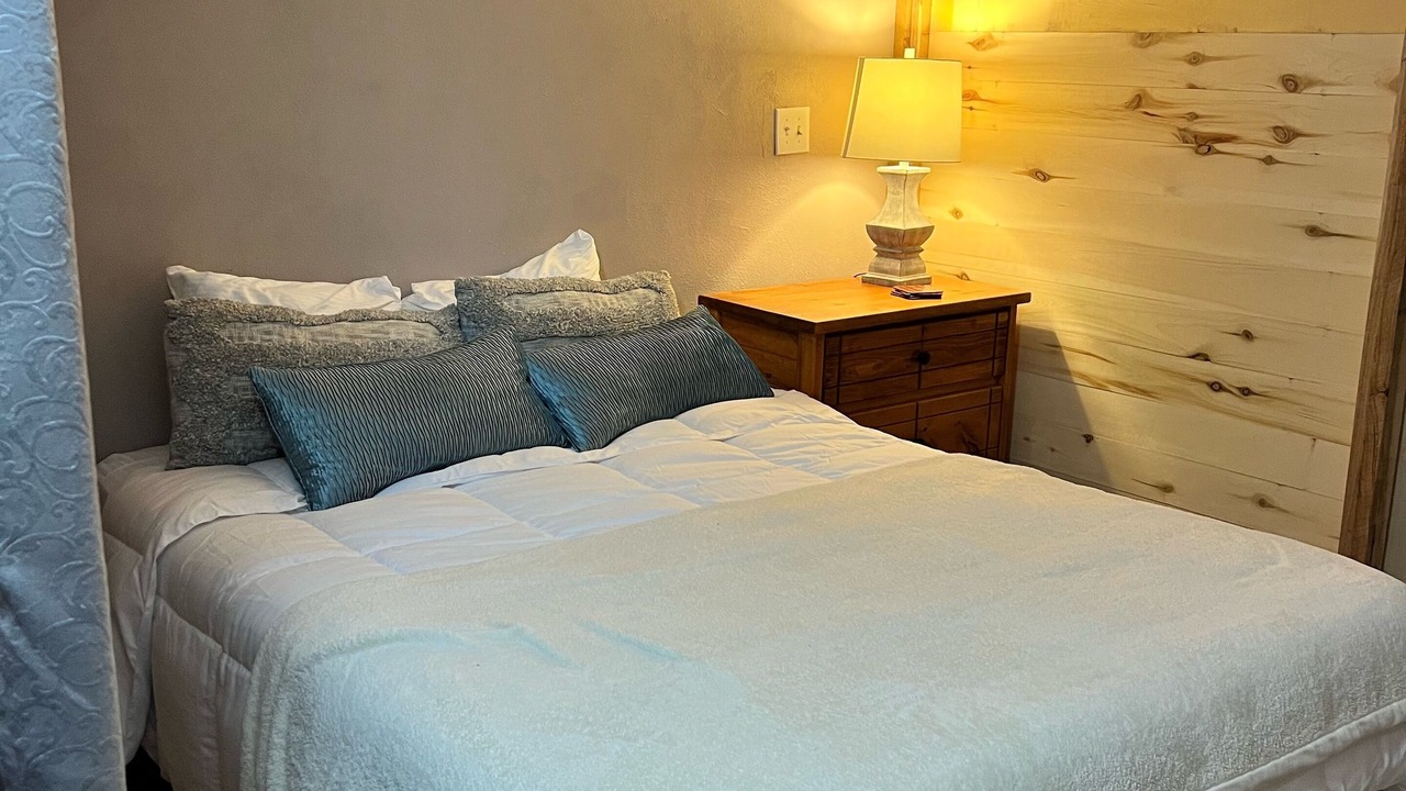 Photo of Bedroom in Red River