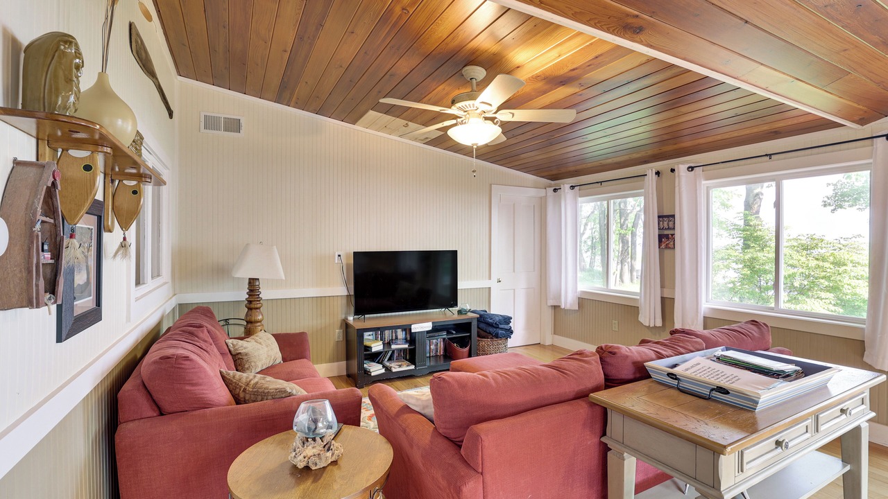Photo of Livingroom in North Hero