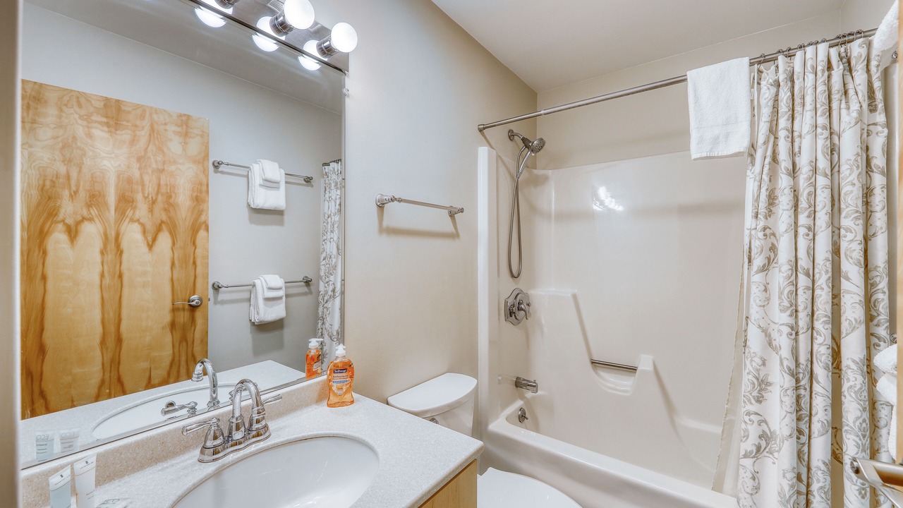 Photo of Bathroom in Warren