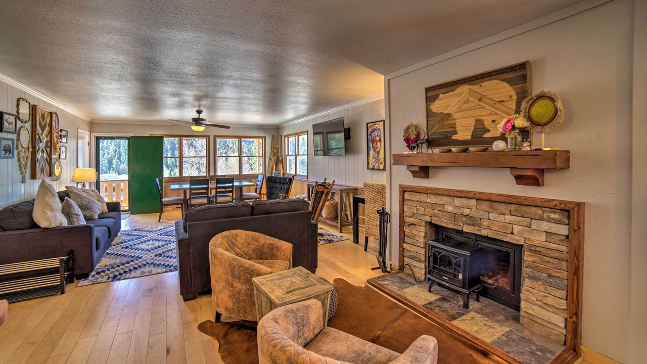 Photo of Livingroom in Red River