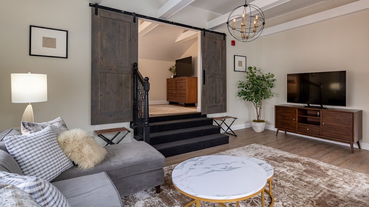 Photo of Livingroom in Lenox