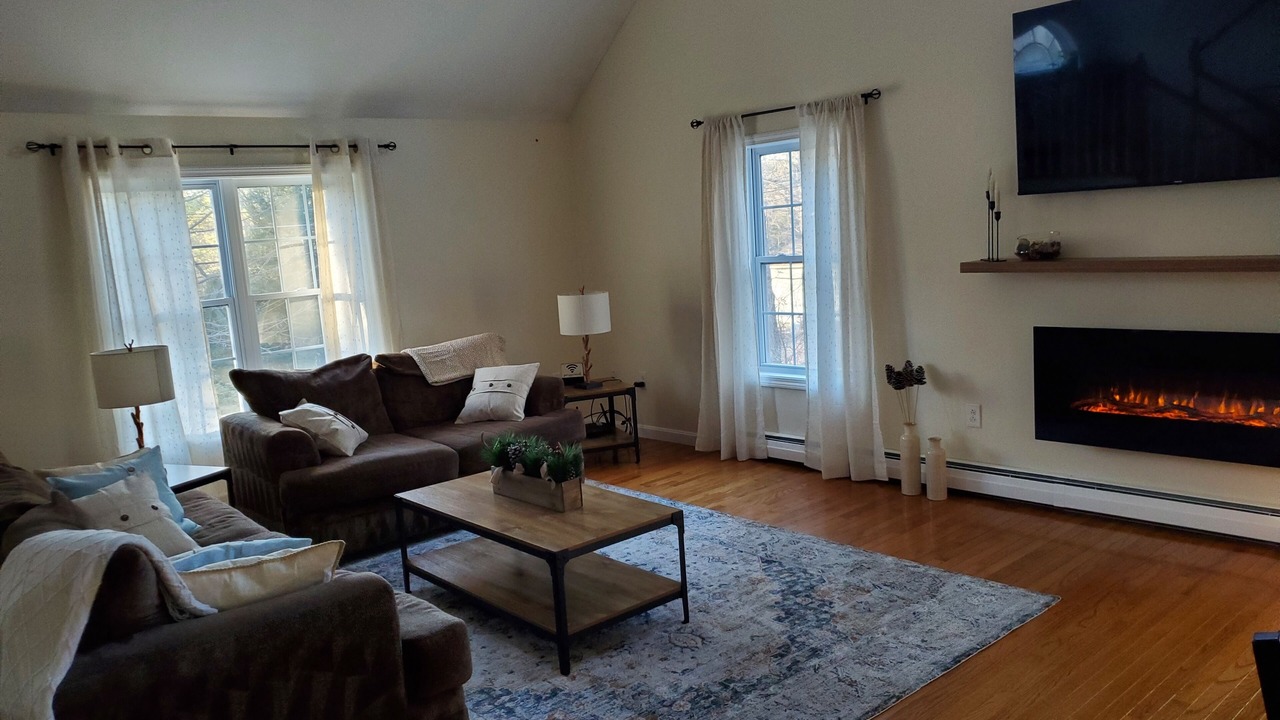 Photo of Livingroom in Hillsboro
