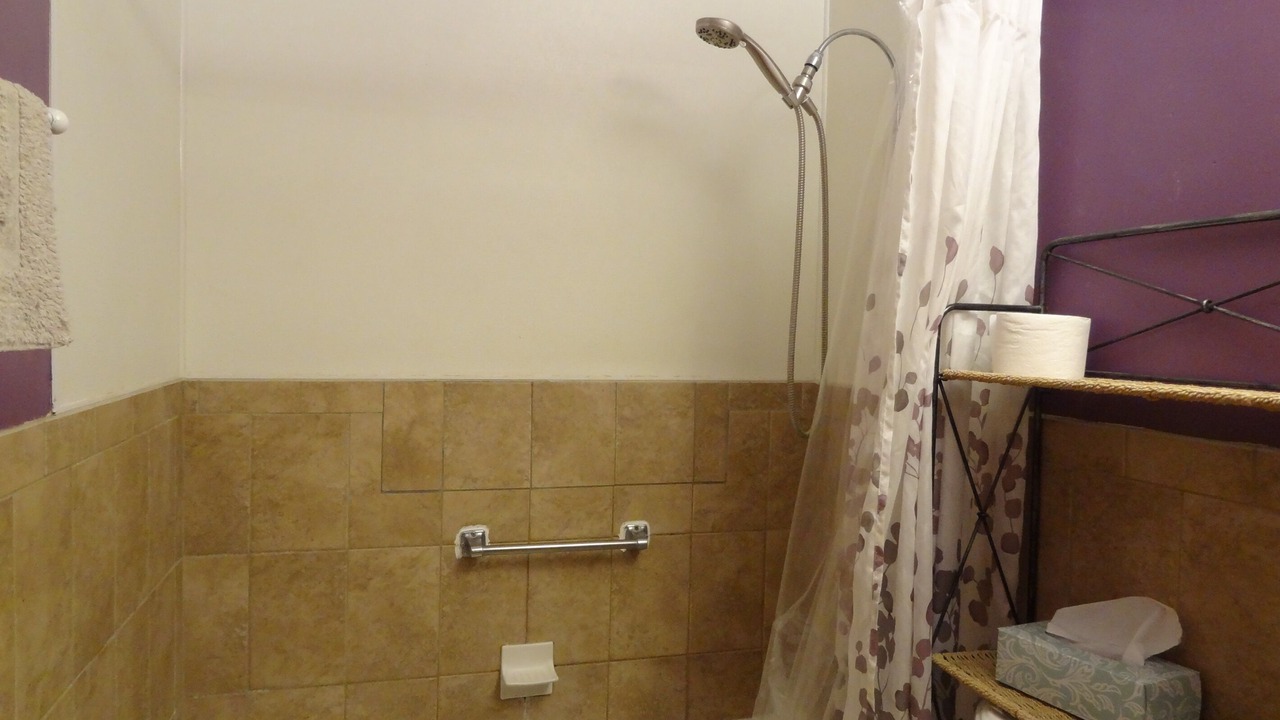 Photo of Bathroom in Kutzky Park