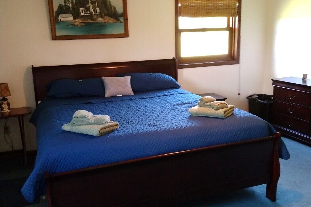 Photo of Bedroom in Redwood