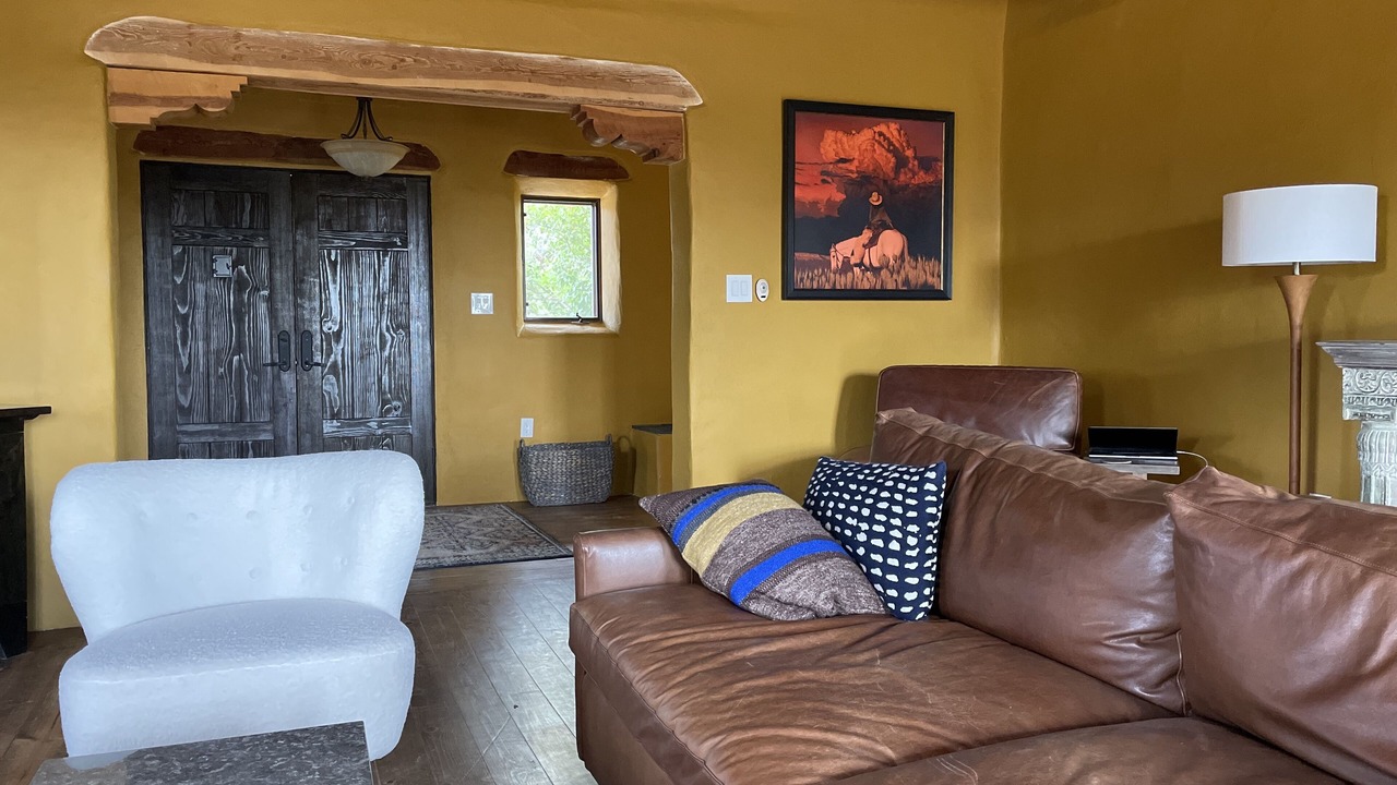 Photo of Livingroom in Ranchos De Taos