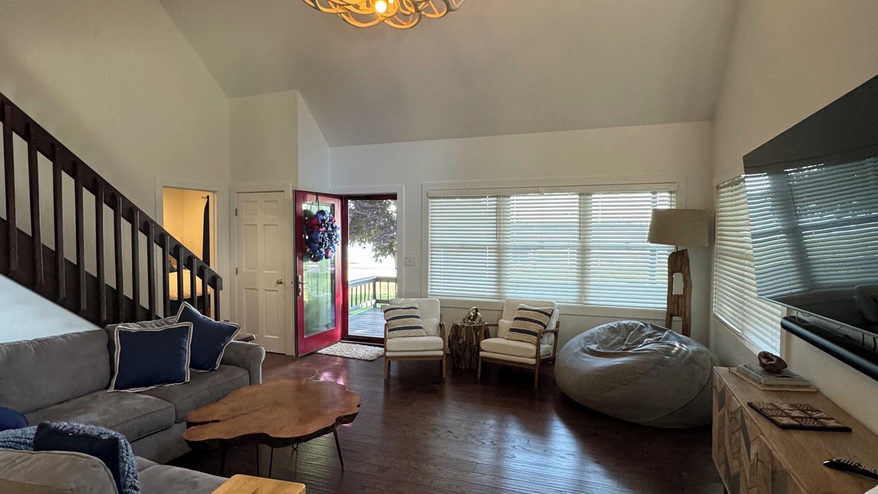 Photo of Livingroom in Central Lake