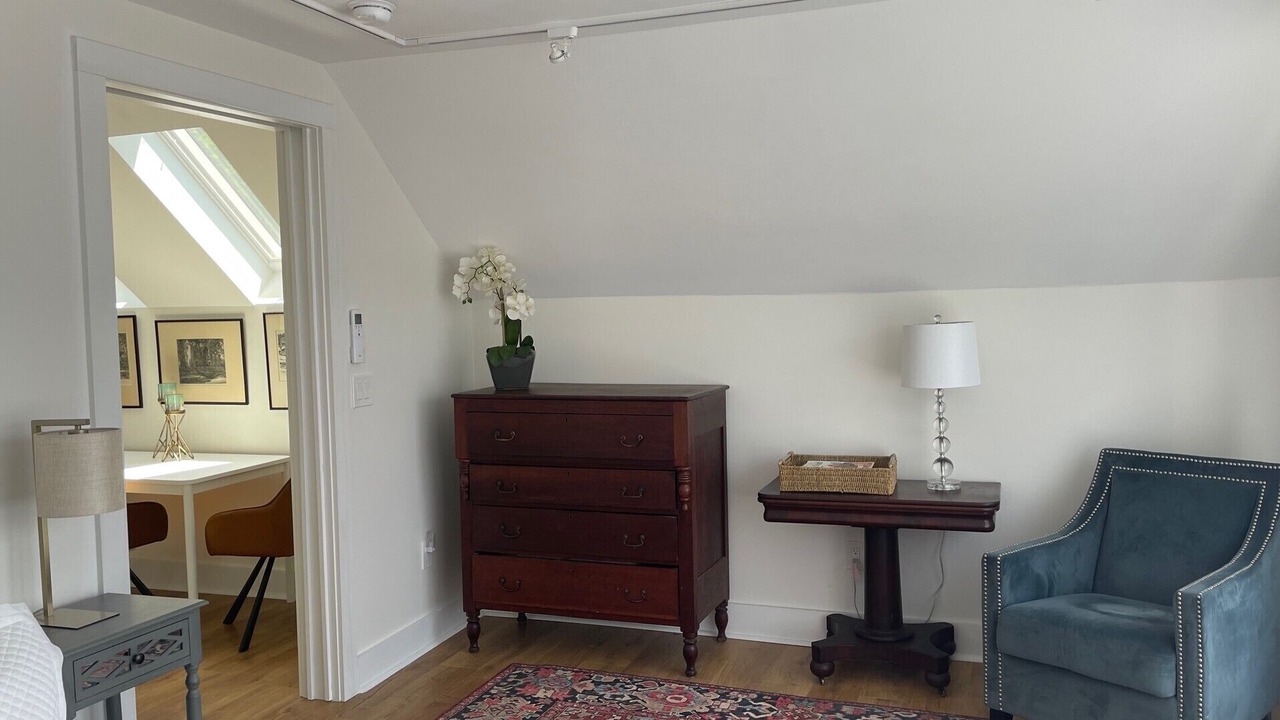 Photo of Bedroom in Roxbury