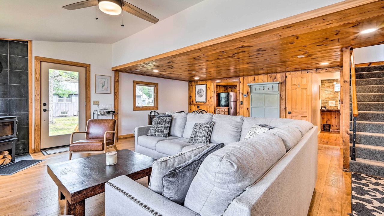 Photo of Livingroom in Hydeville