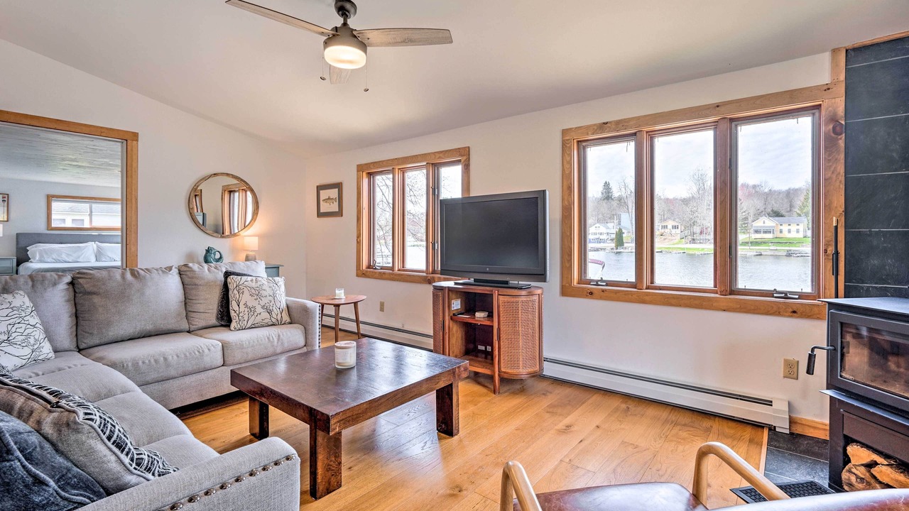 Photo of Livingroom in Hydeville