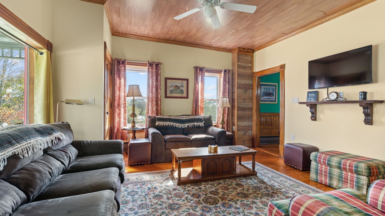 Photo of Livingroom in North Troy