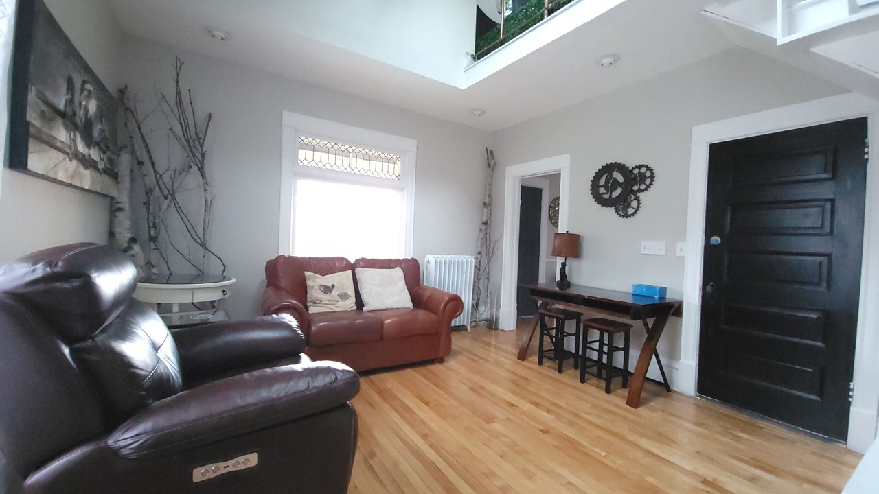 Photo of Livingroom in Lowry Hill East