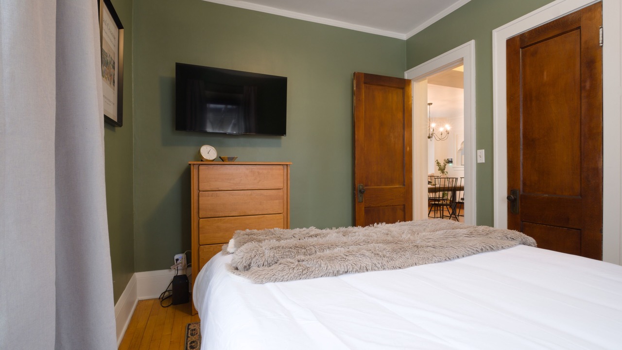 Photo of Bedroom in Midway